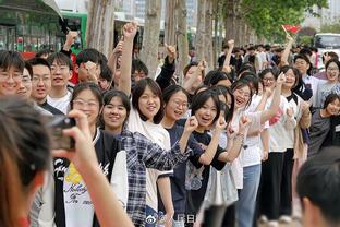 发挥亮眼！阿姆拉巴特11次夺回球权，两队所有球员中最多